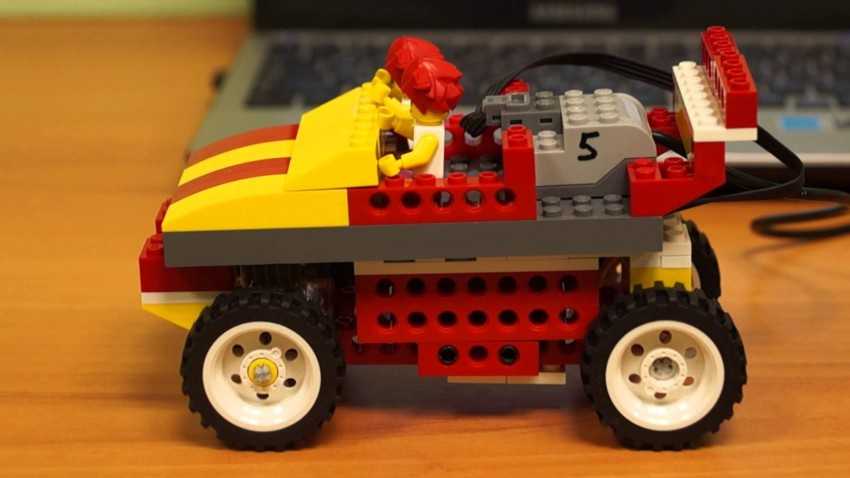 Как построить робота из фотографий Lego