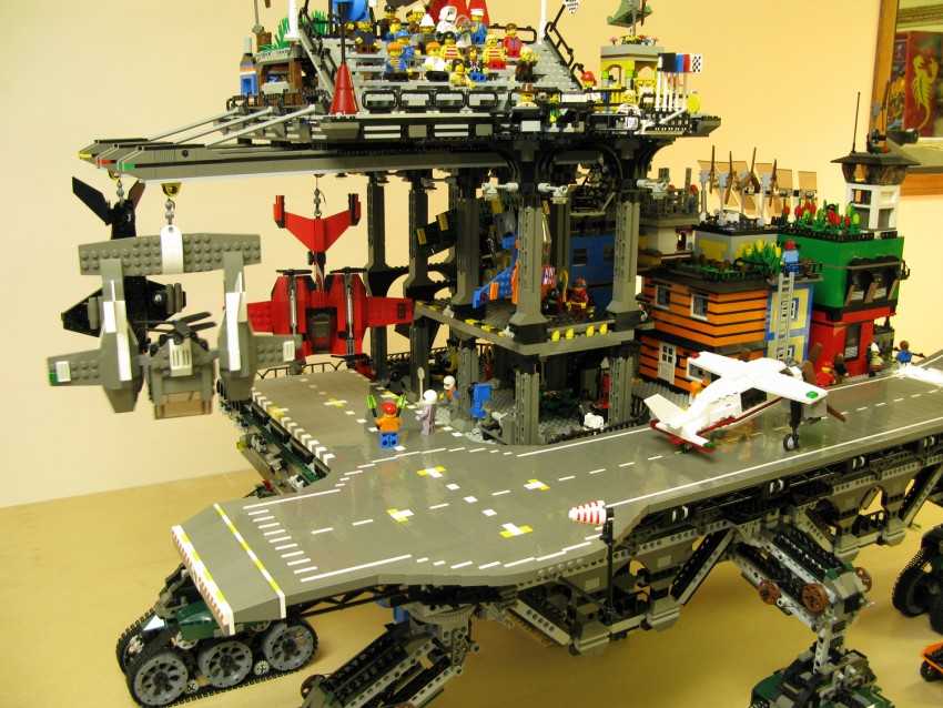 Как построить робота из фотографий Lego