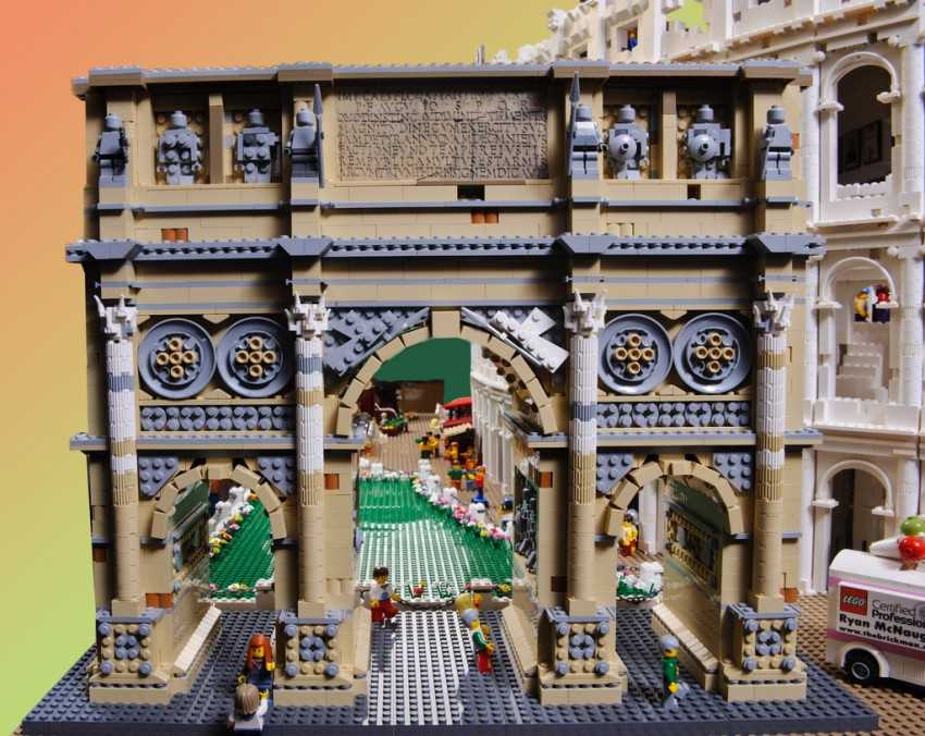 Как построить робота из фотографий Lego