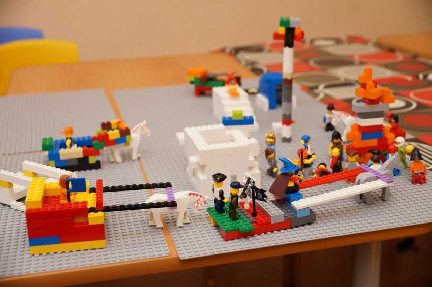 Как построить робота из фотографий Lego