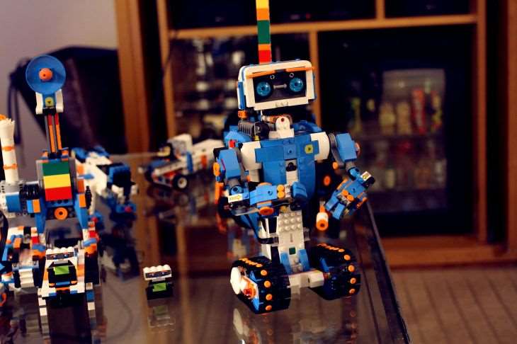 Робот LEGO